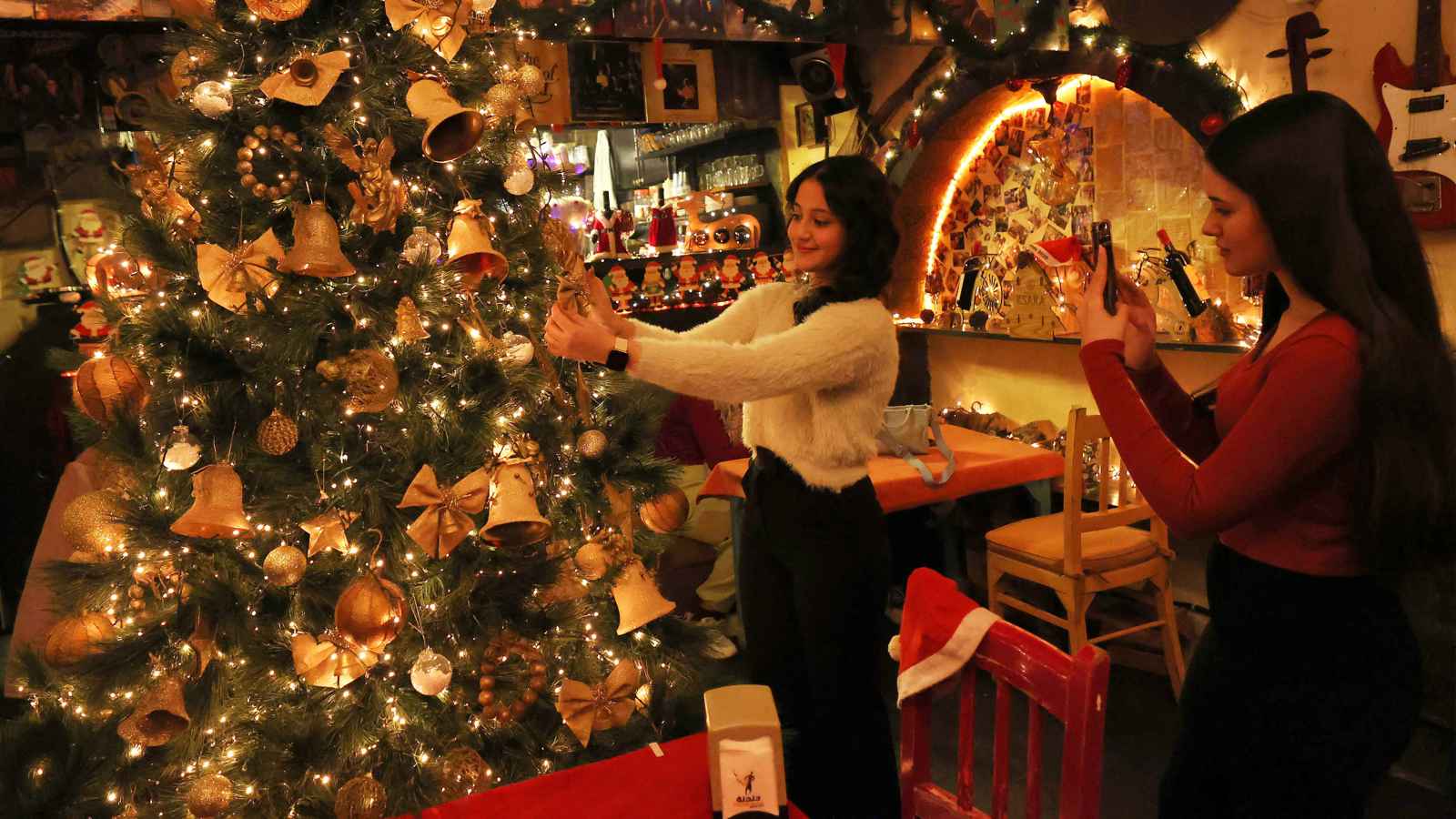 بعد حرق شجرة الميلاد.. سوريا تعلن عن عطلة رسمية ليومين