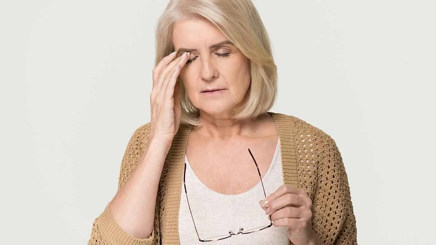 رفة العين.. متى تتحول إلى إنذار صحي؟