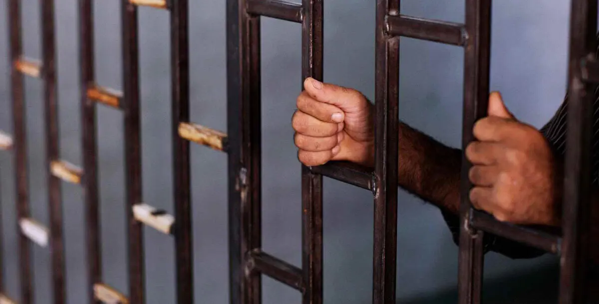 إيرانيان يحاولان الاستيلاء على صناديق ذهب من المصرف المركزي الإماراتي