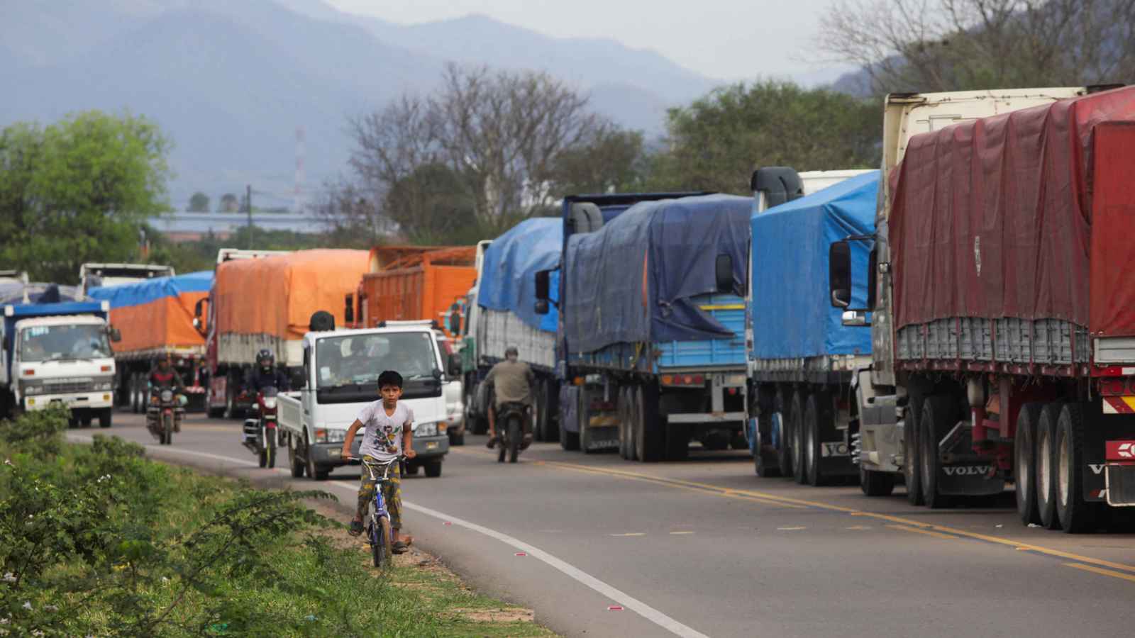 بوليفيا.. الرئيس يطالب أنصار موراليس بإنهاء قطع الطرقات "فورا"