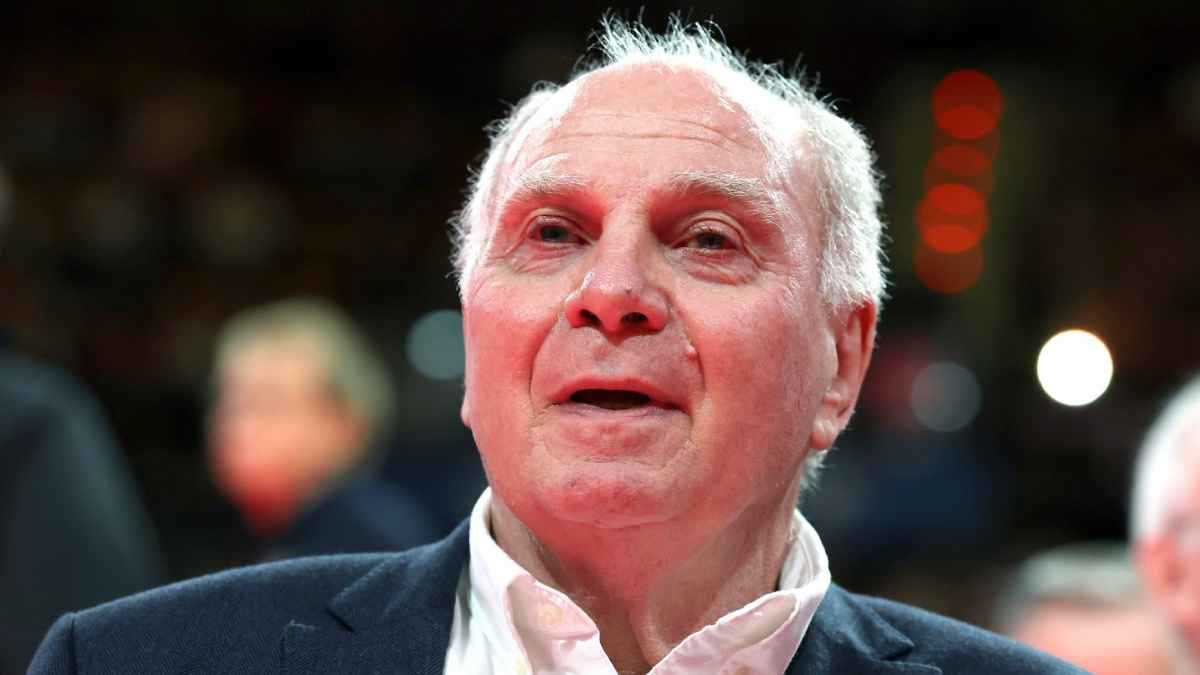 كيف ما زالوا يلعبون في الليغا؟.. رئيس بايرن ميونخ السابق يهاجم إدارة برشلونة