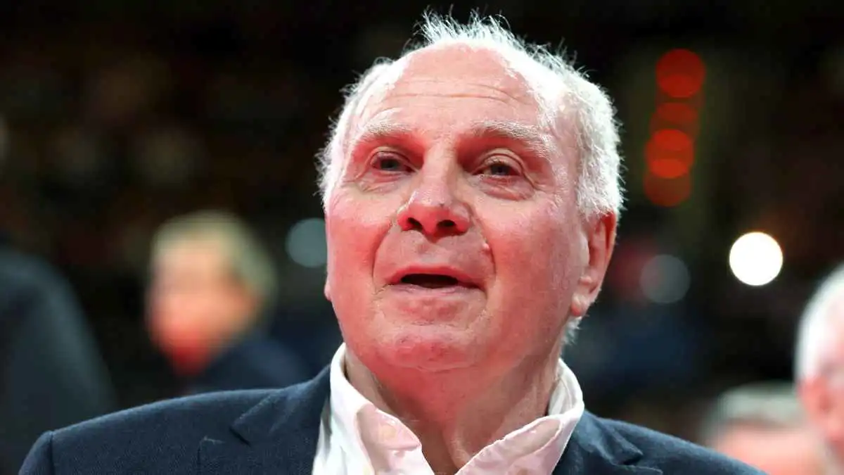 كيف ما زالوا يلعبون في الليغا؟.. رئيس بايرن ميونخ السابق يهاجم إدارة برشلونة