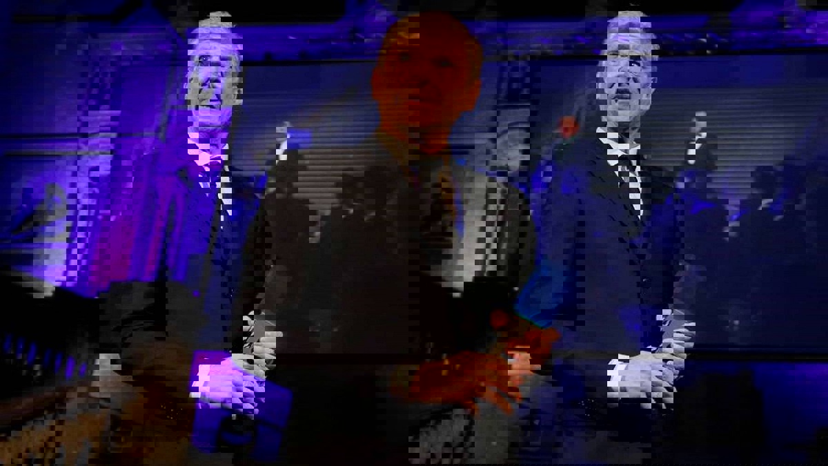 ميرور: فينغر يعرض تدريب منتخب هولندا بديلا لكومان