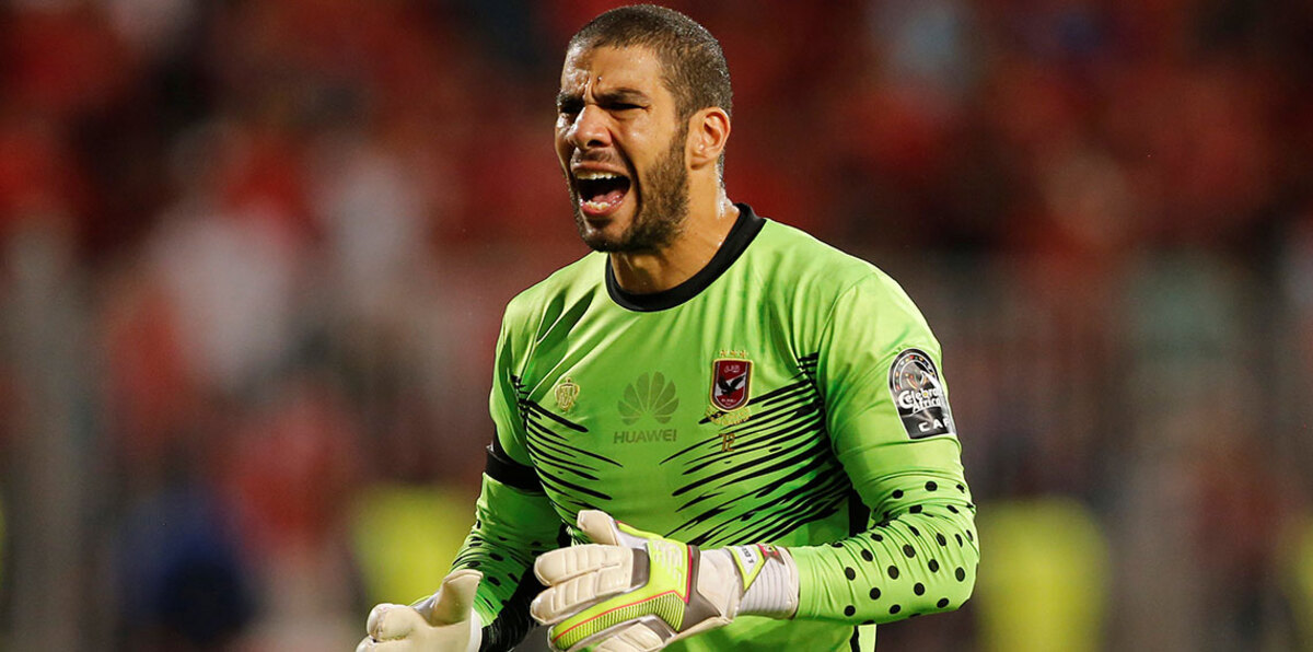 مدرب الأهلي المصري يعاقب شريف إكرامي وصالح جمعة.. وعرض فرنسي لأزارو