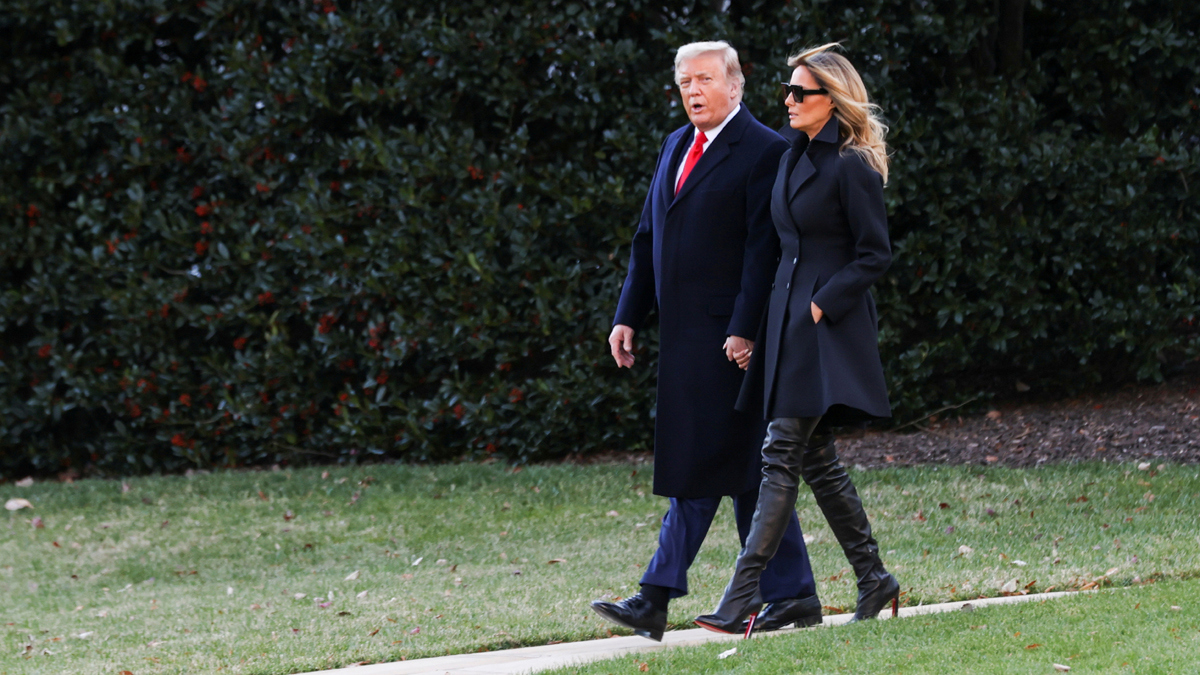 ترامب يوقع خطة الإنعاش الاقتصادي تحت الضغط