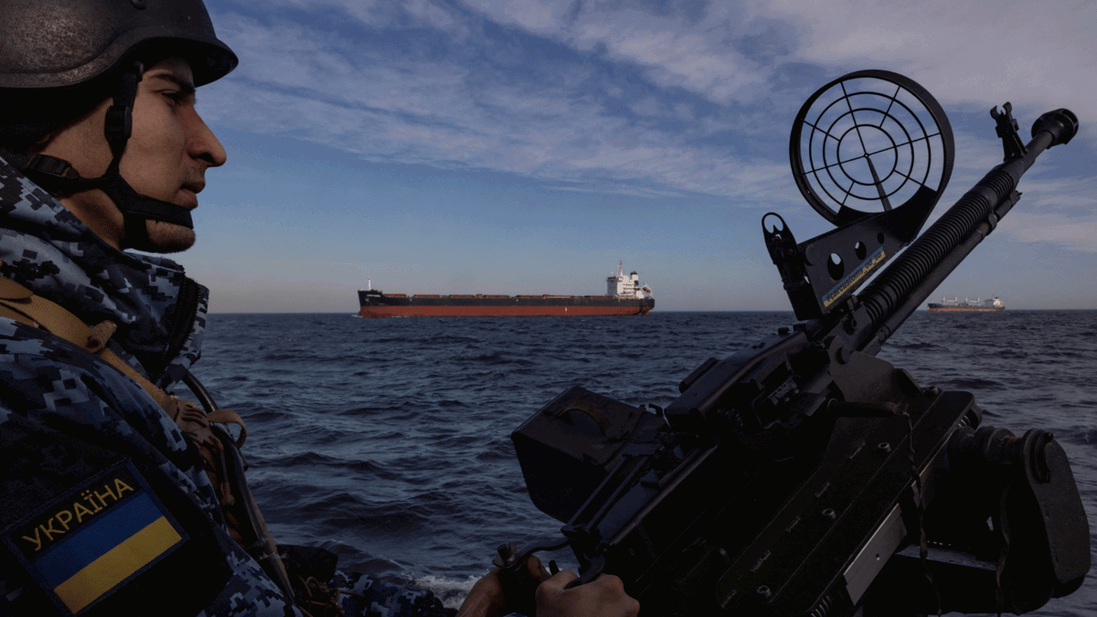 أوكرانيا تعلن استهداف سفينة روسية في البحر الأسود