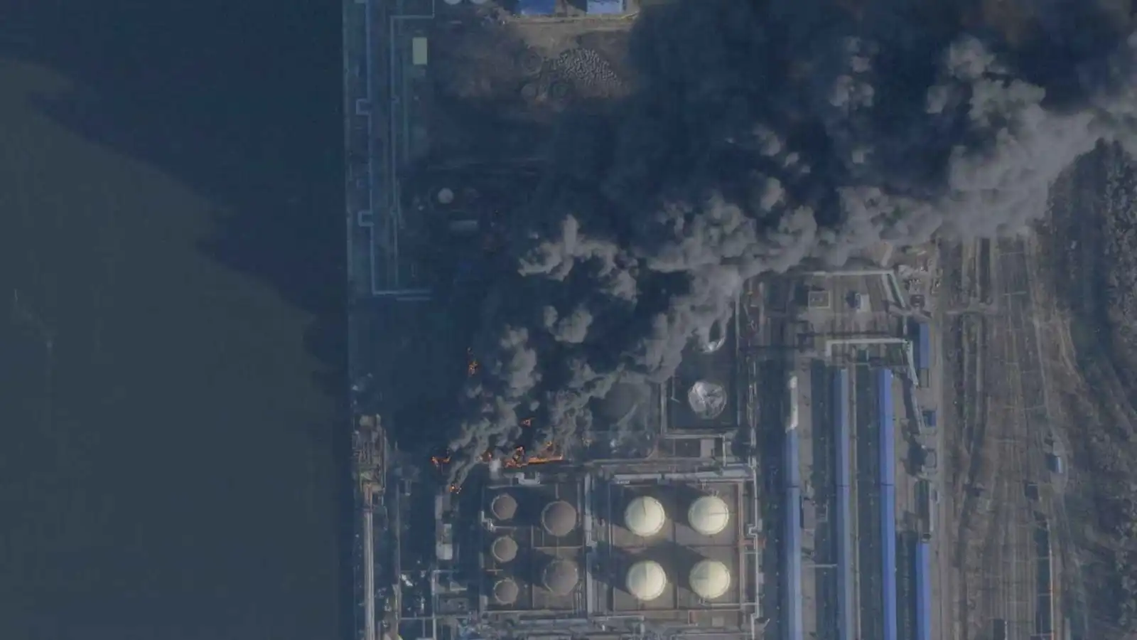 تضرر ميناء "أوست لوجا" الروسي إثر هجوم أوكراني