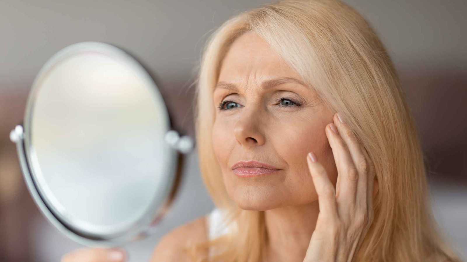 النساء يرفضن أعمارهن على تيك توك.. حرية شخصية أم ضغط اجتماعي؟