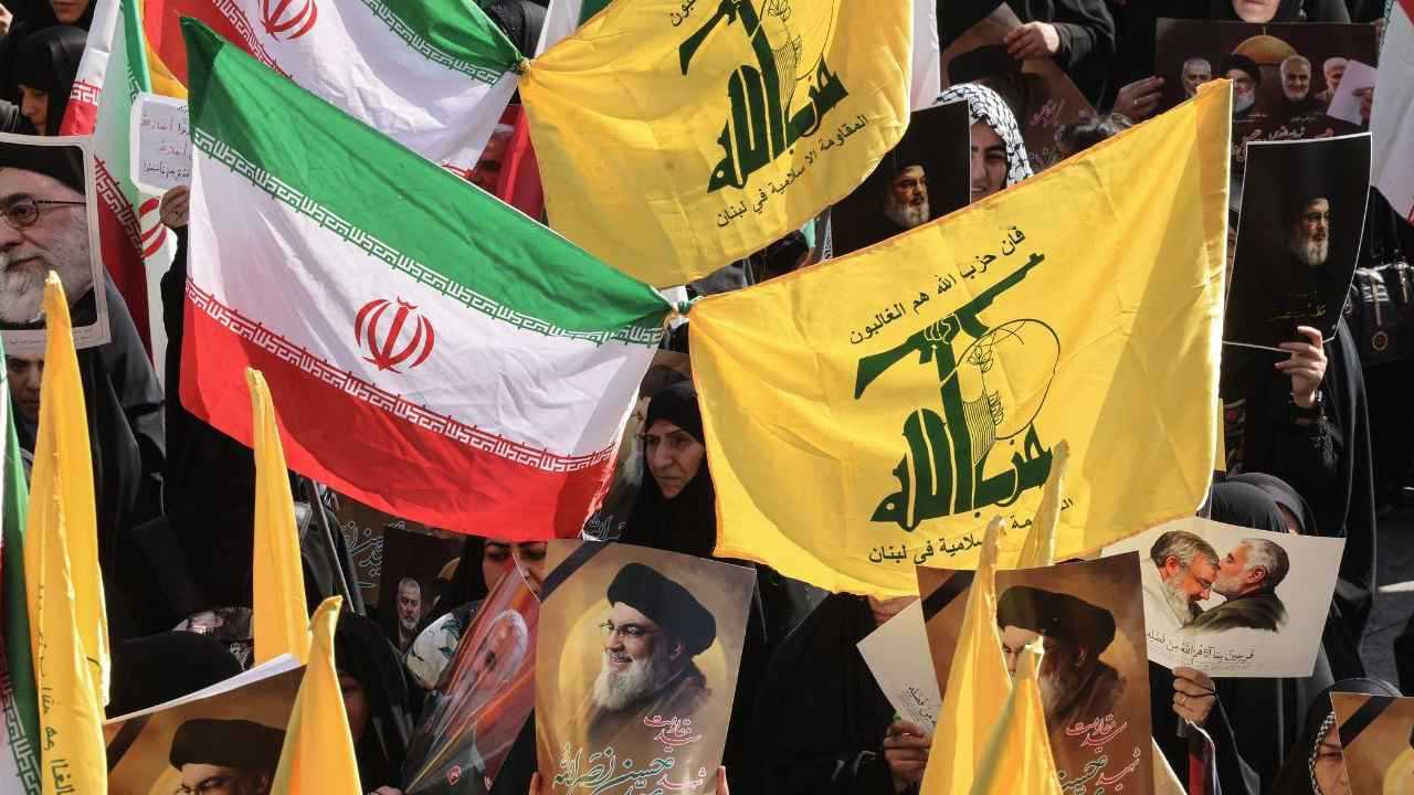 رغم العقوبات والحصار.. شبكة إيرانية معقدة تغذي "حزب الله" بمليار دولار