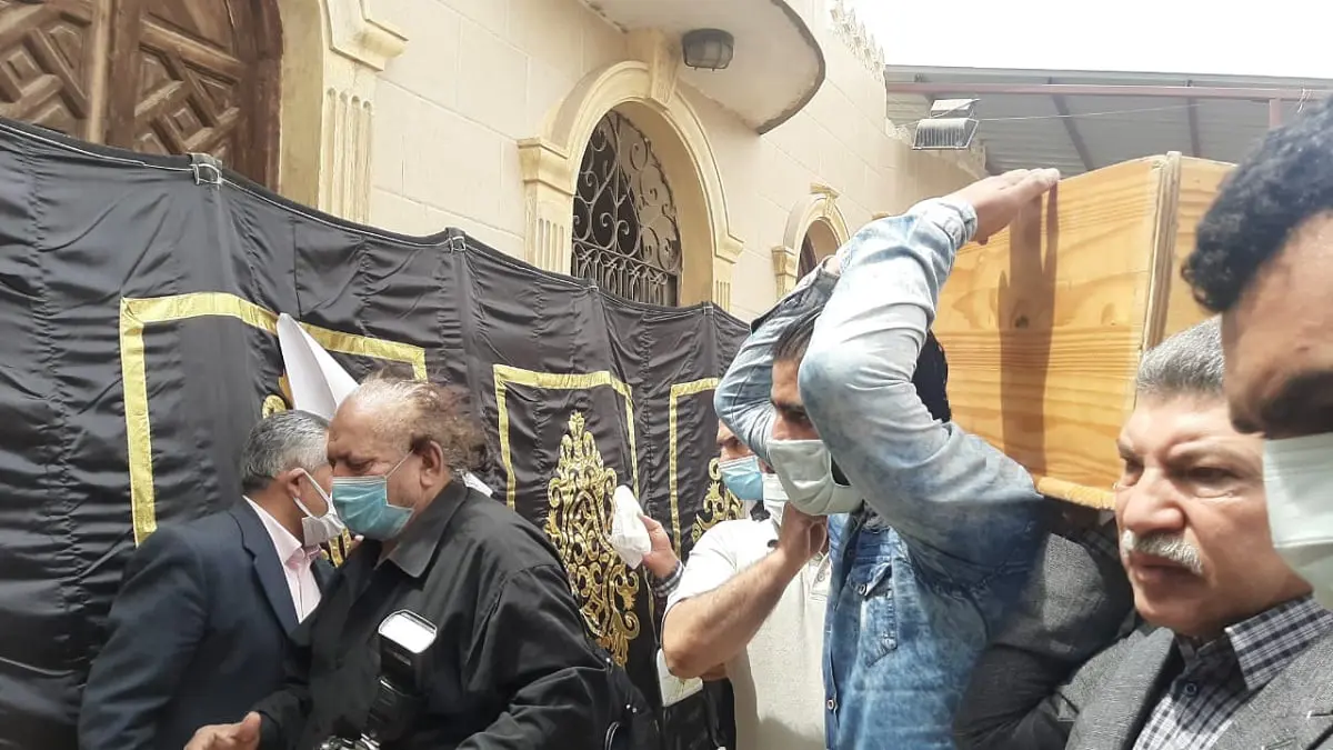 مصر.. تشييع جثمان السيناريست مصطفى محرم وسط غياب تام للفنانين (صور)