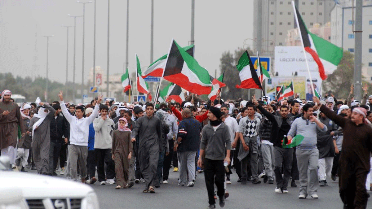 نخب كويتية تعارض منح الجنسية لفئة "البدون"