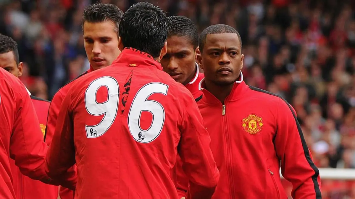 باتريك إيفرا: تراجعت عن ضرب سواريز في الشارع بسبب أطفاله وزوجته