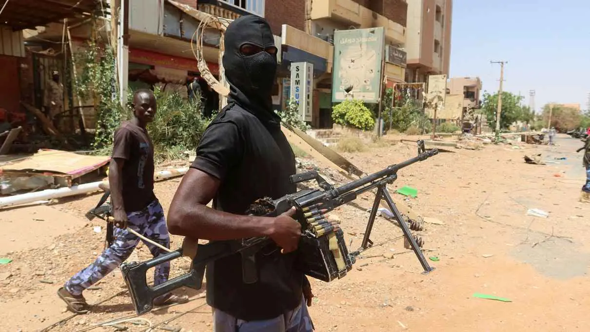 ميليشيات إخوانية في السودان تلقي السلاح.. مناورة للتمويه أم انحناء للعاصفة؟