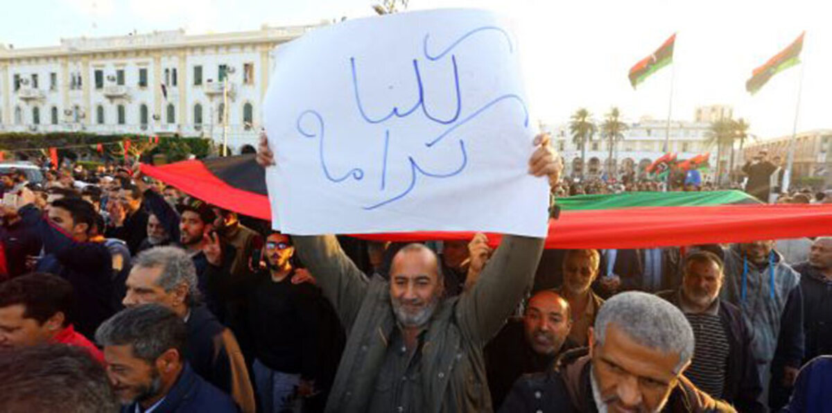 بالصور.. إطلاق نار على مظاهرات حاشدة مطالبة بخروج الميليشيات من طرابلس الليبية