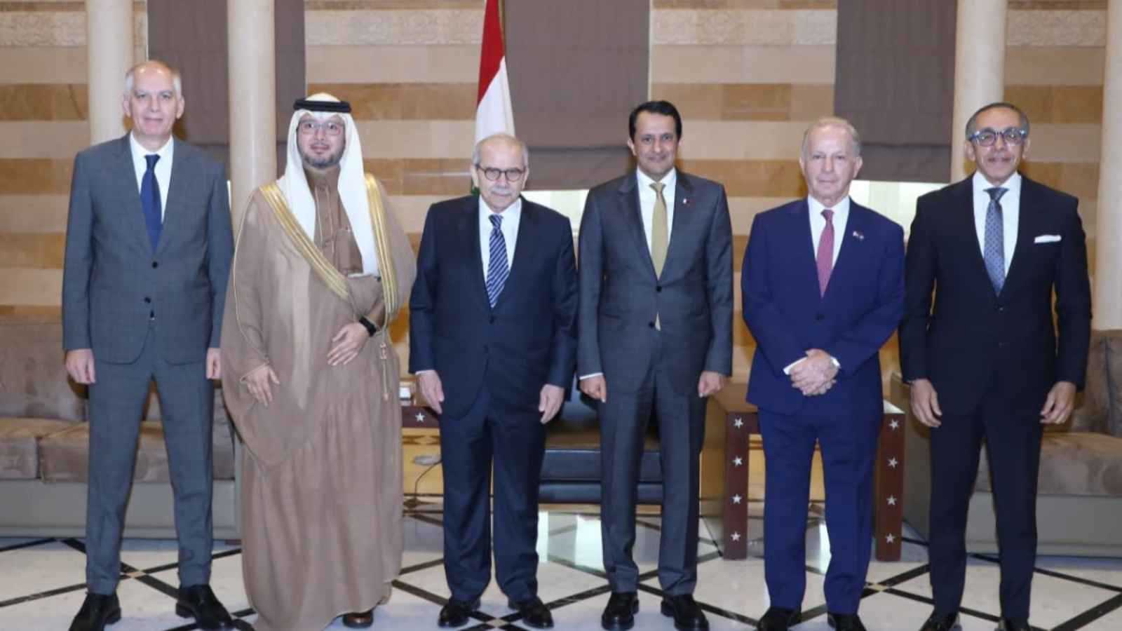 ماذا دار في اجتماع "اللجنة الخماسية" بشأن حصر سلاح حزب الله؟