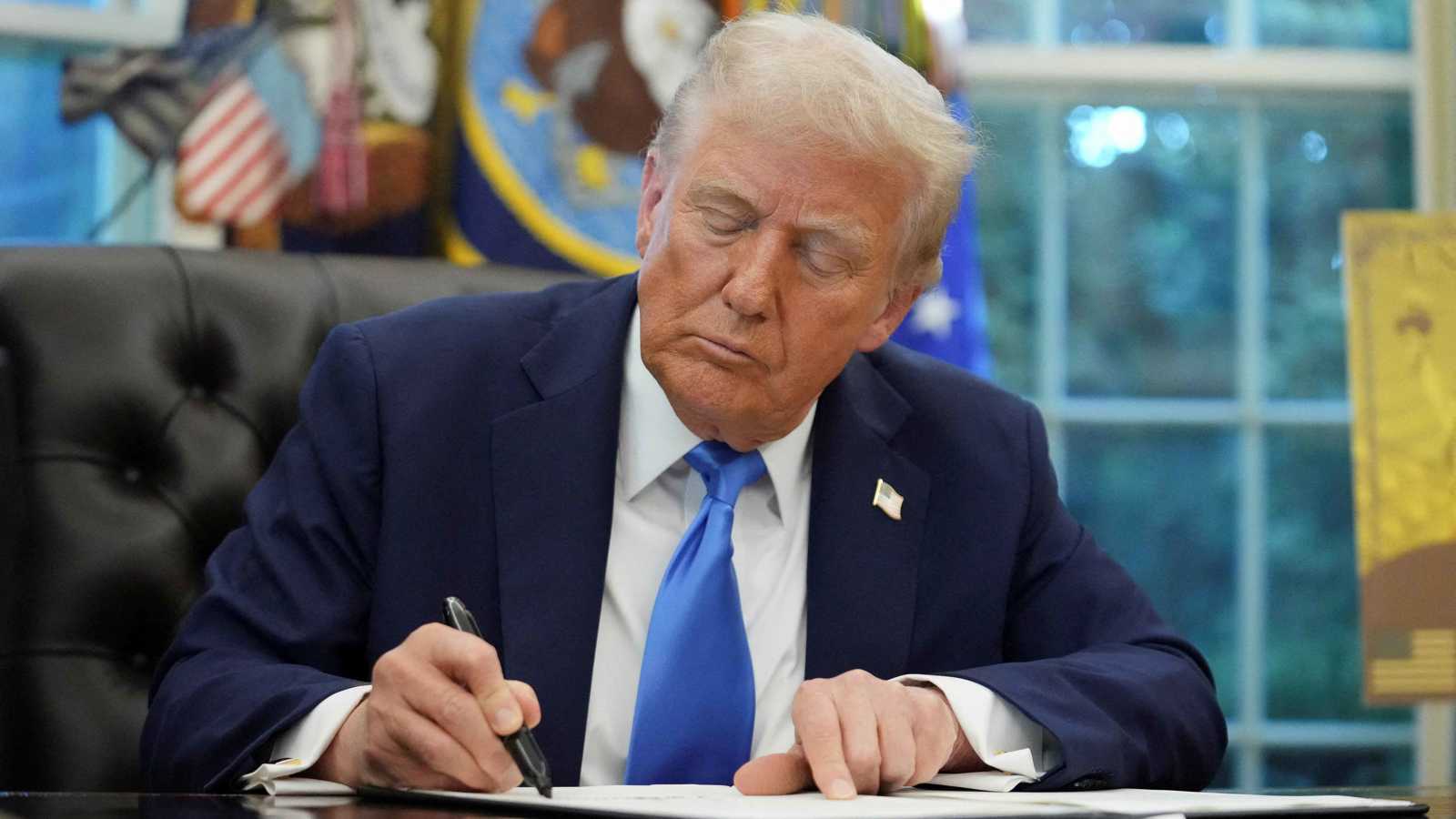 "حرب المخدرات".. ترامب يعفو عن هيرنانديز ويطارد مادورو