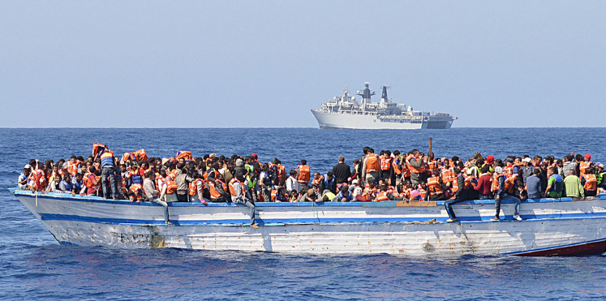 غرق قارب يقل 600 مهاجر قبالة سواحل مصر وانتشال 43 جثة على الأقل