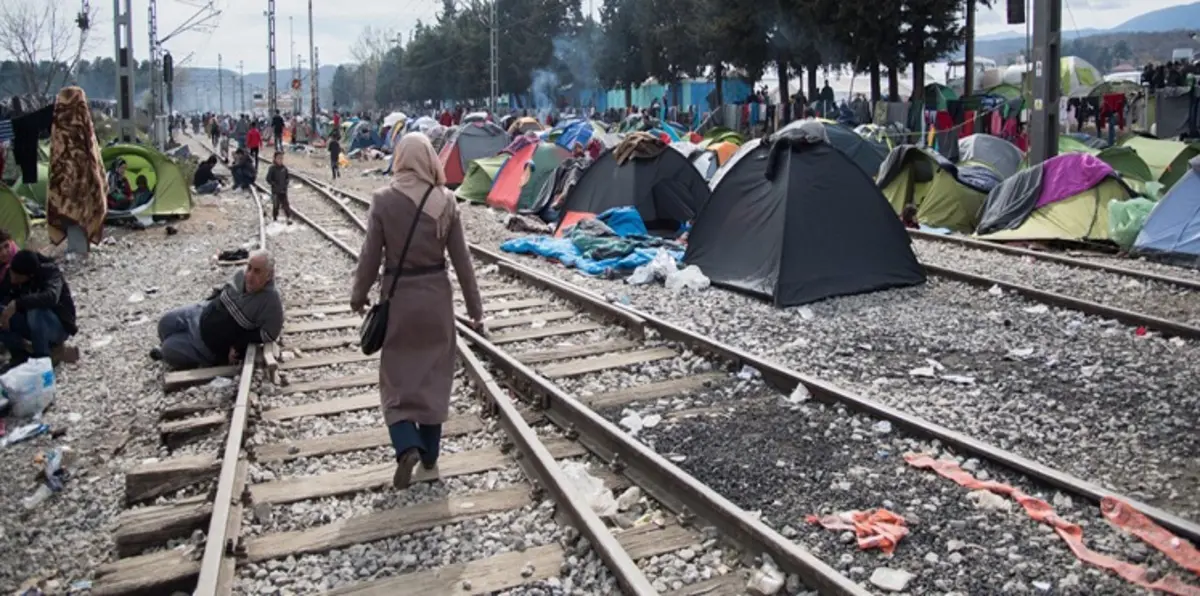 بعد اعتناقهم المسيحية.. لاجئون يعملون بالتبشير في اليونان