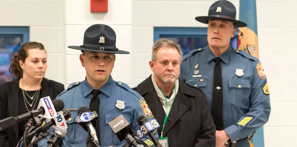 تنديدًا بترامب.. نزلاء سجن أمريكي يحتجزون موظفين رهائن (صور)