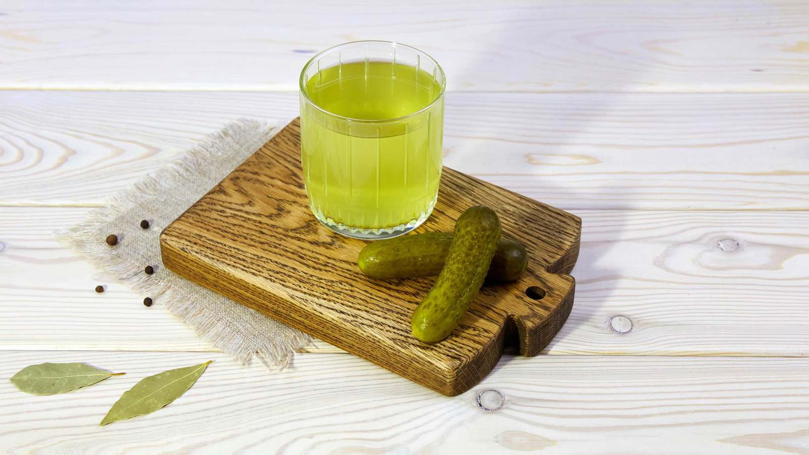 هل عصير مخلل الخيار علاج فعال لحموضة المعدة؟