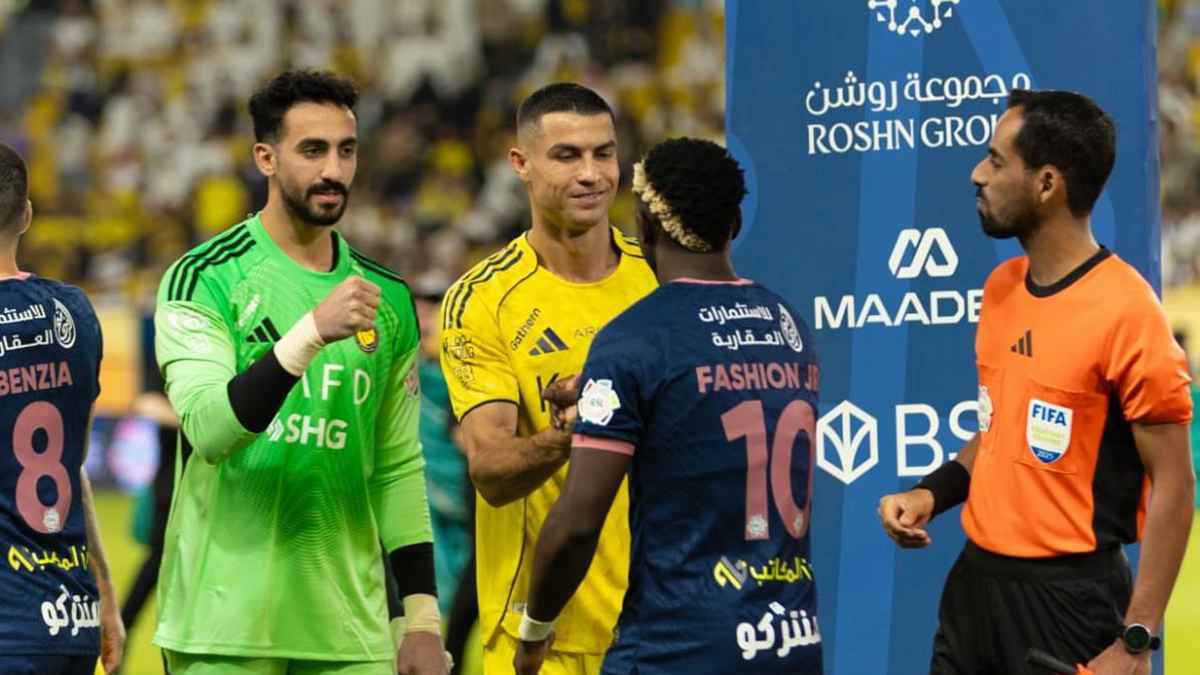 من هو حكم مباراة النصر والفيحاء في الدوري السعودي؟ 