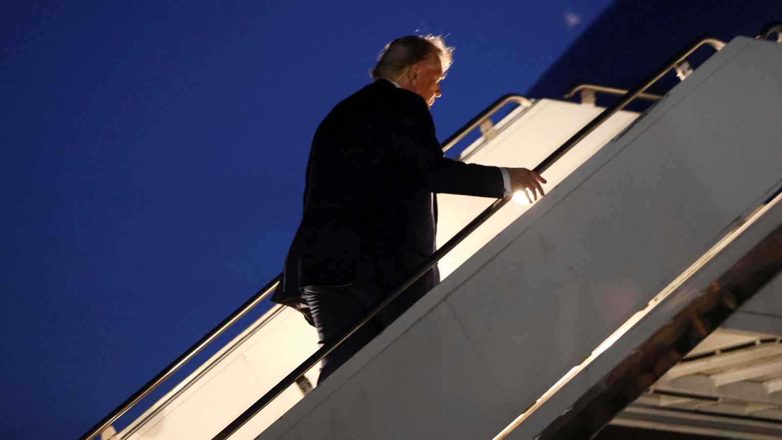 ترامب يصل واشنطن ويؤكد سعيه لإنهاء الصراع في إيران