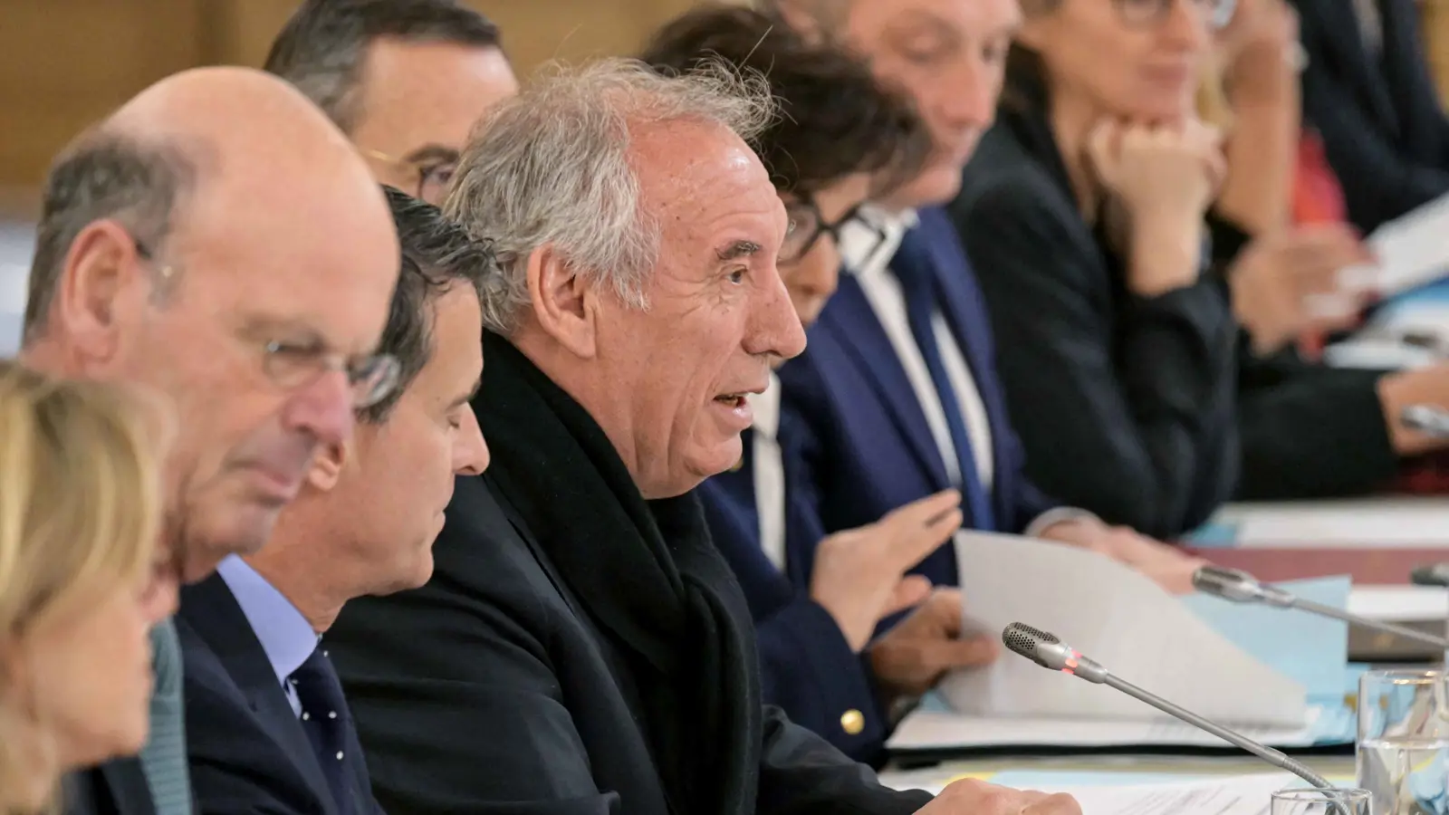 الموازنة والتقاعد وإعمار مايوت.. أجندة مزدحمة أمام الحكومة الفرنسية الجديدة