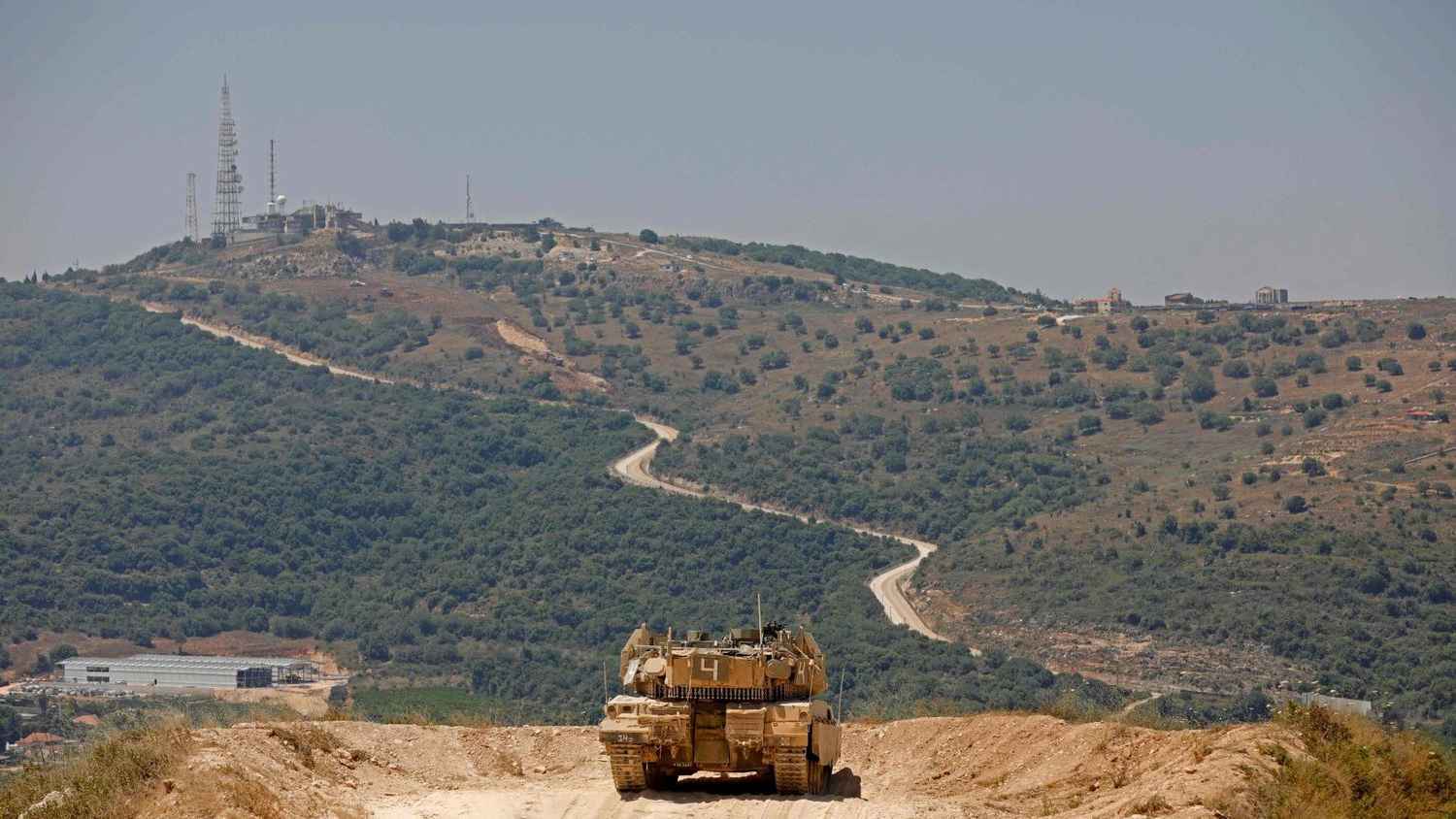 "عيون إسرائيل".. مركز سري تديره مجندات لرصد تحركات "حزب الله"