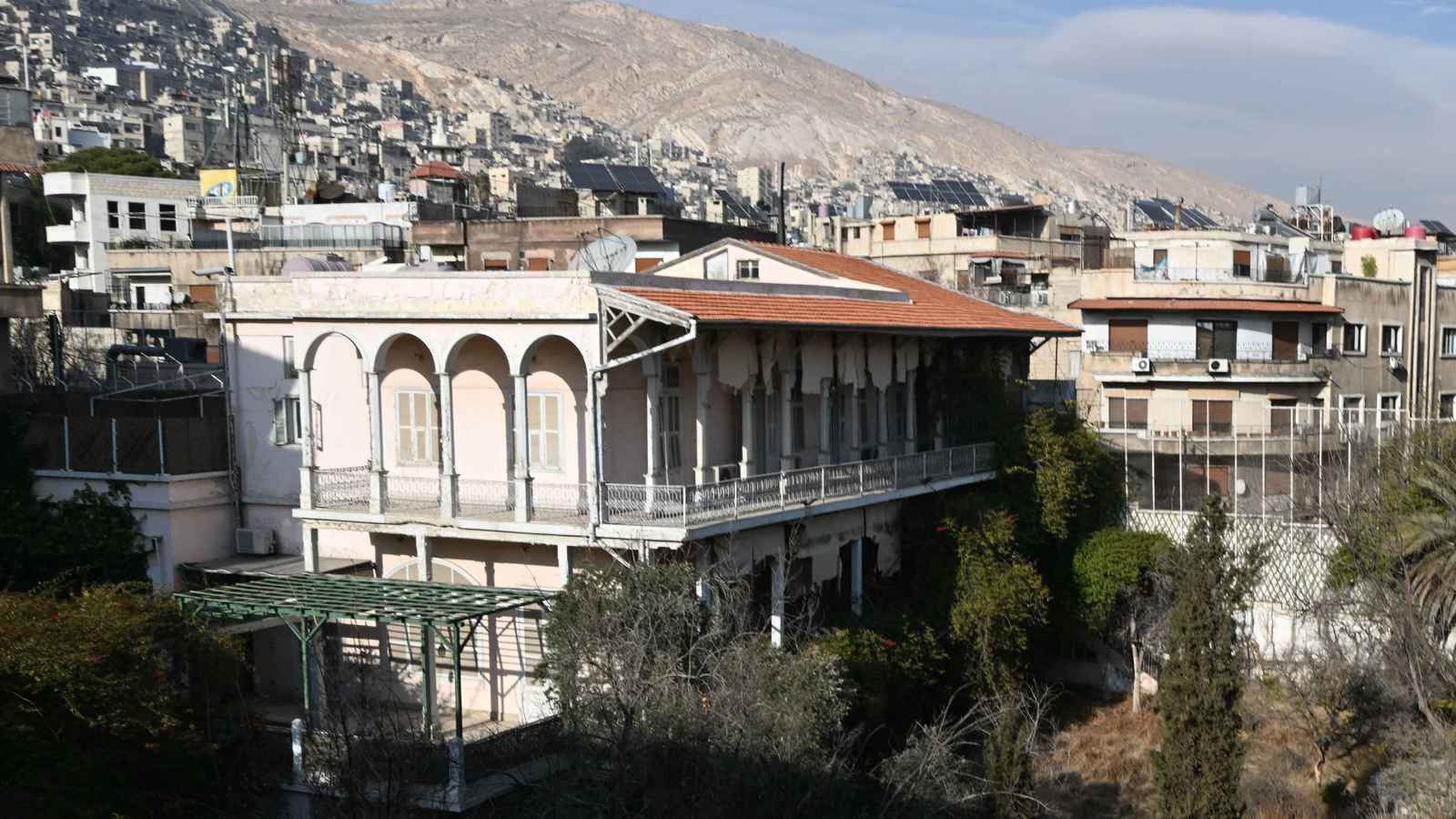 فرنسا تحتضن مؤتمراً حول سوريا بحثاً عن دور جديد بالمنطقة