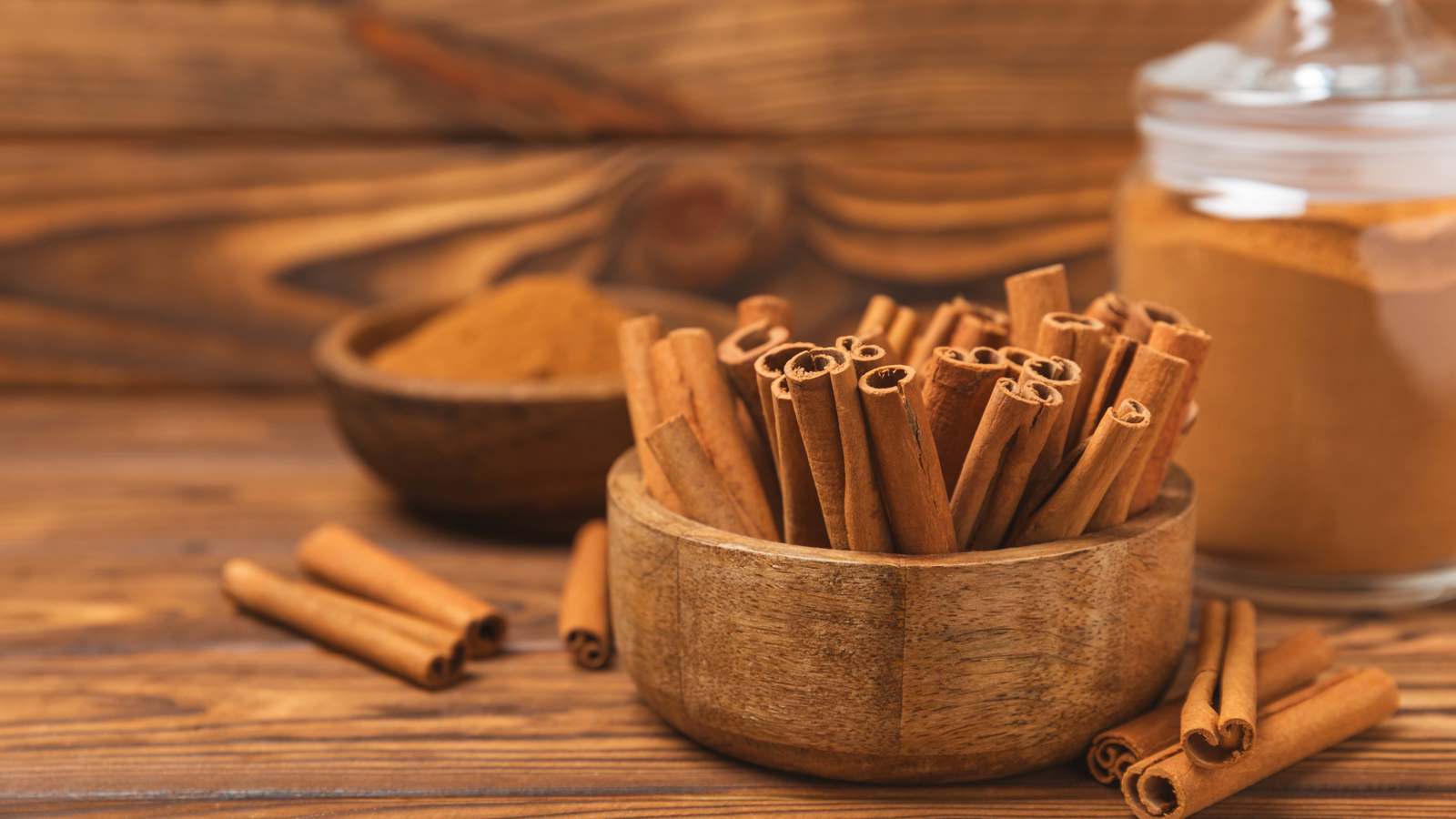 لا تُفرط في تناول القرفة.. إليك الأسباب