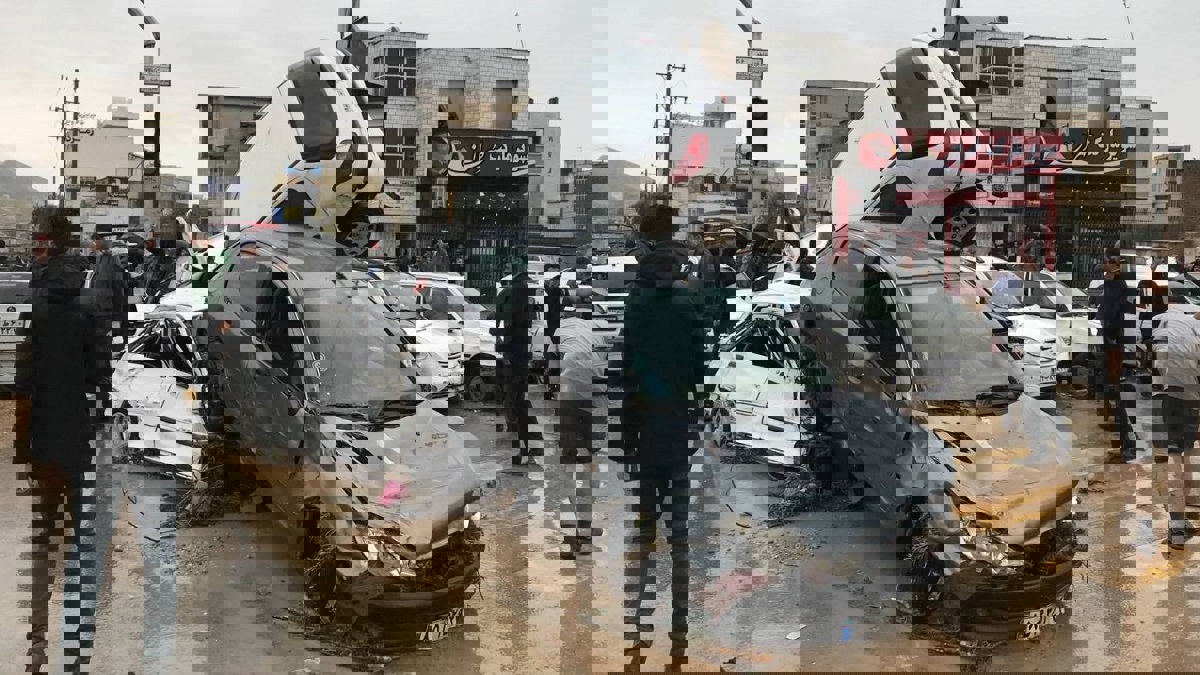 اشتباكات بين الحرس الثوري الإيراني ومتضررين من الفيضانات (فيديو)