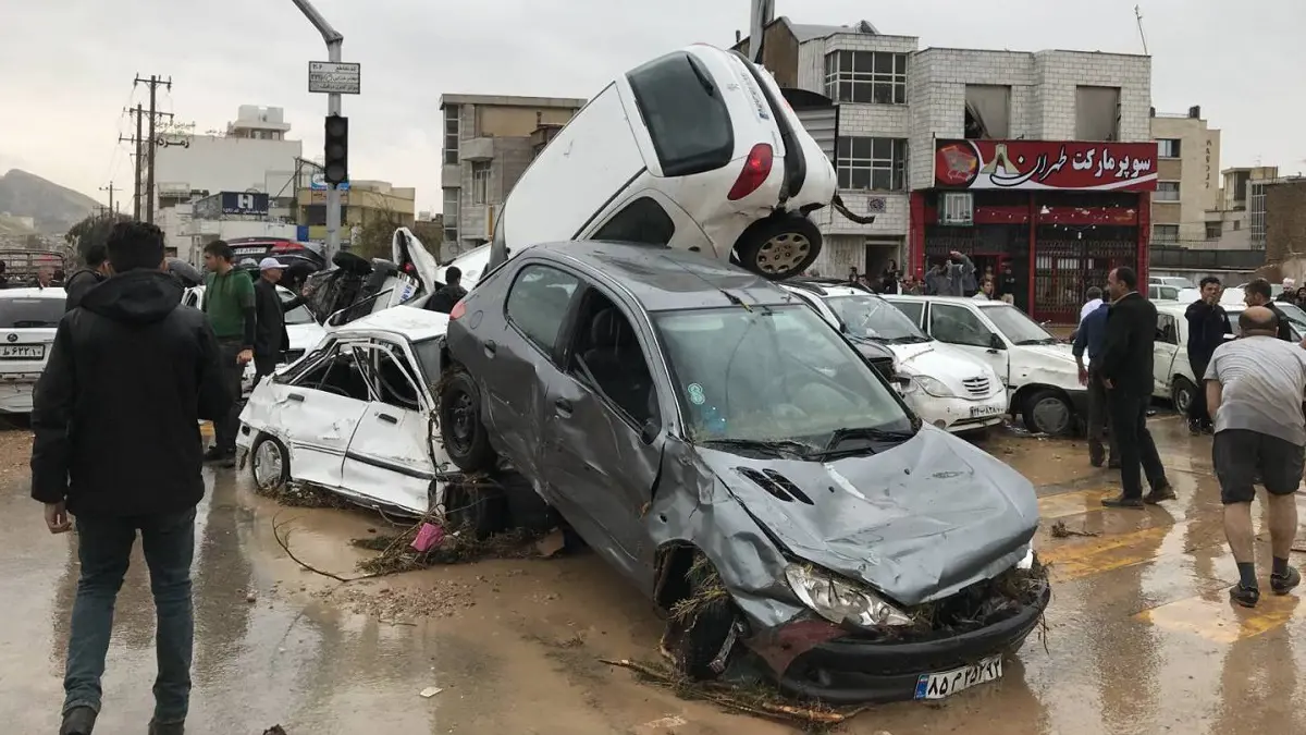 اشتباكات بين الحرس الثوري الإيراني ومتضررين من الفيضانات (فيديو)