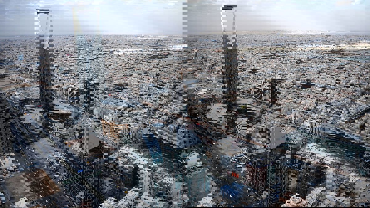 السعودية.. إعفاء رئيس بلدية مدينة ضباء بسبب أمثال "غير لائقة"