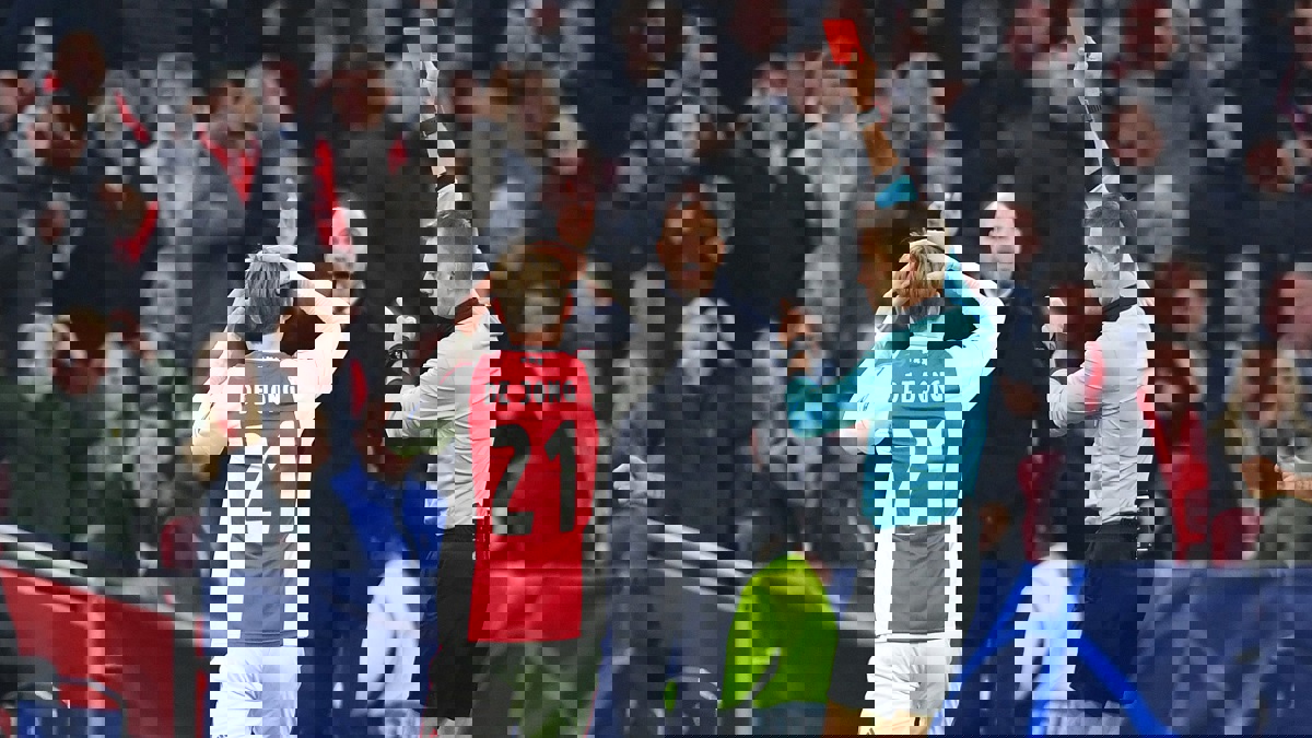 مارك أوفر مارس مدرب أياكس يوجه نصيحة لنادي برشلونة بشأن فرينكي دي يونغ وماتياس دي ليخت