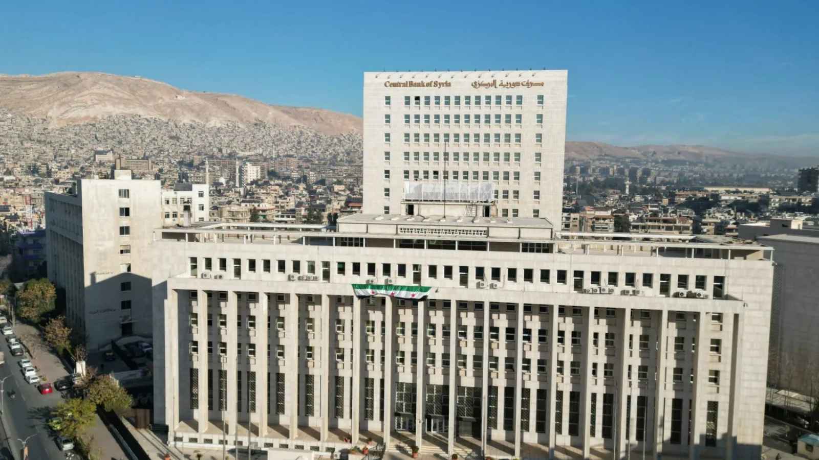 من الأزمات إلى التعافي.. كيف تعيد الحكومة السورية عجلة الاقتصاد للدوران؟