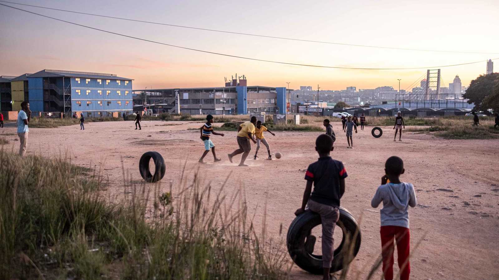 "المستقبل المسروق".. متطرفو غرب إفريقيا جندوا 1364 طفلاً خلال 2024