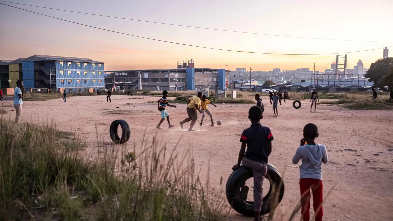 "المستقبل المسروق".. متطرفو غرب إفريقيا جندوا 1364 طفلاً خلال 2024