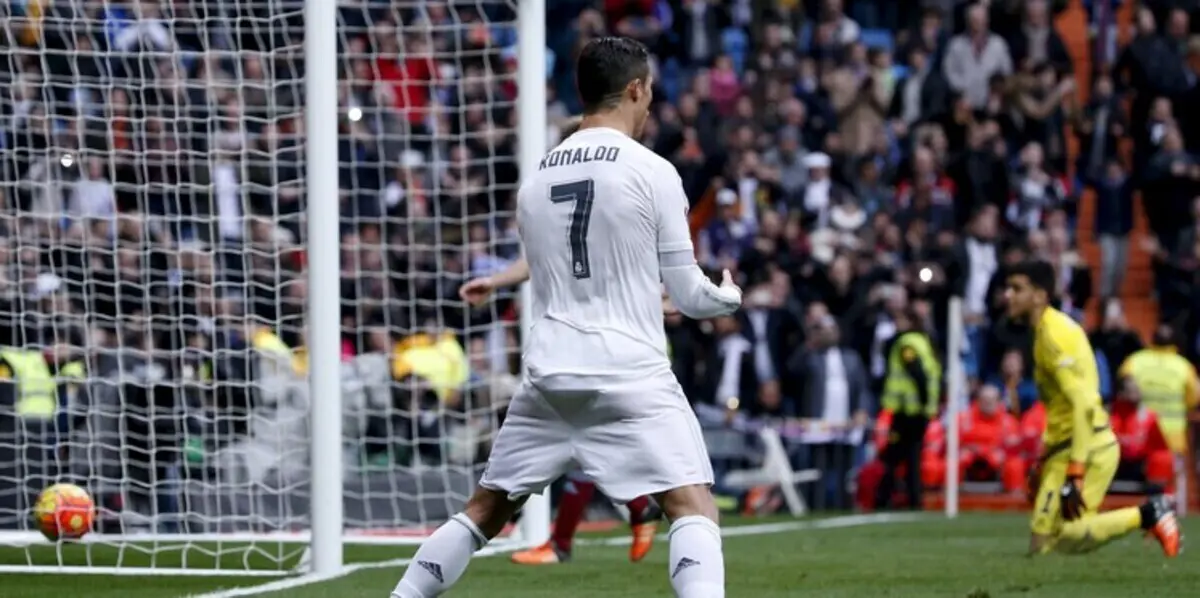 رونالدو يتوج هدافاً لـ2015.. وبرشلونة يواصل تحطيم الأرقام القياسية