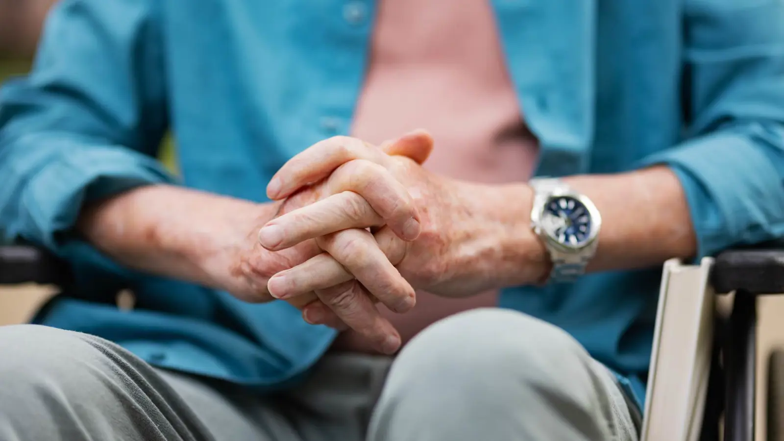 المشاكل الجلدية لدى كبار السن.. الأسباب والعلاج