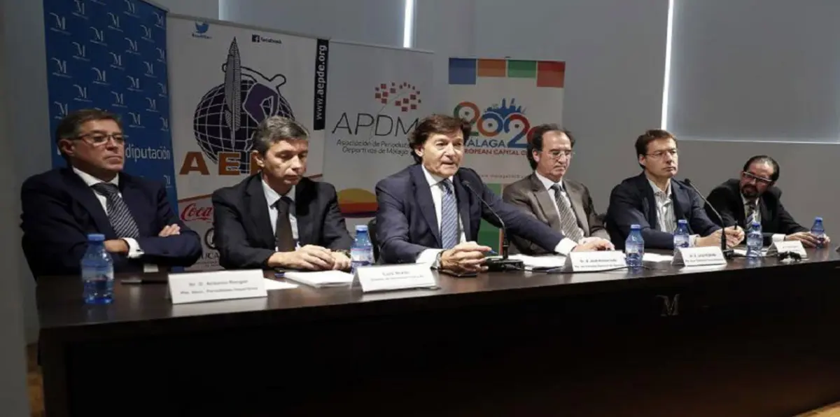 وزير الرياضة الإسباني مهاجمًا بيكيه: تصريحك مزعج