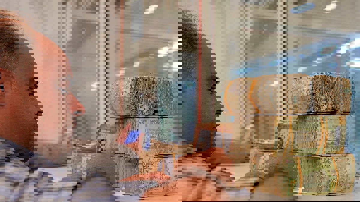  الريال اليمني يصل لمستويات متدنية بعد انخفاض حاد