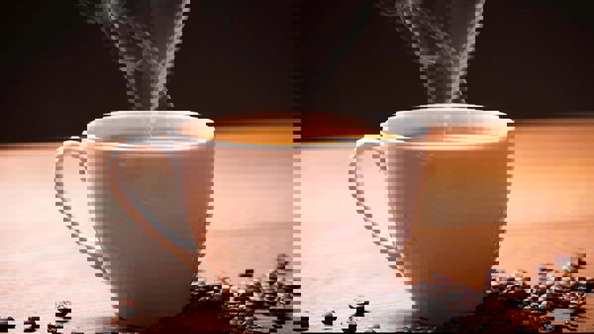 دراسة: تناول القهوة الساخنة يزيد من خطر الإصابة بسرطان المريء