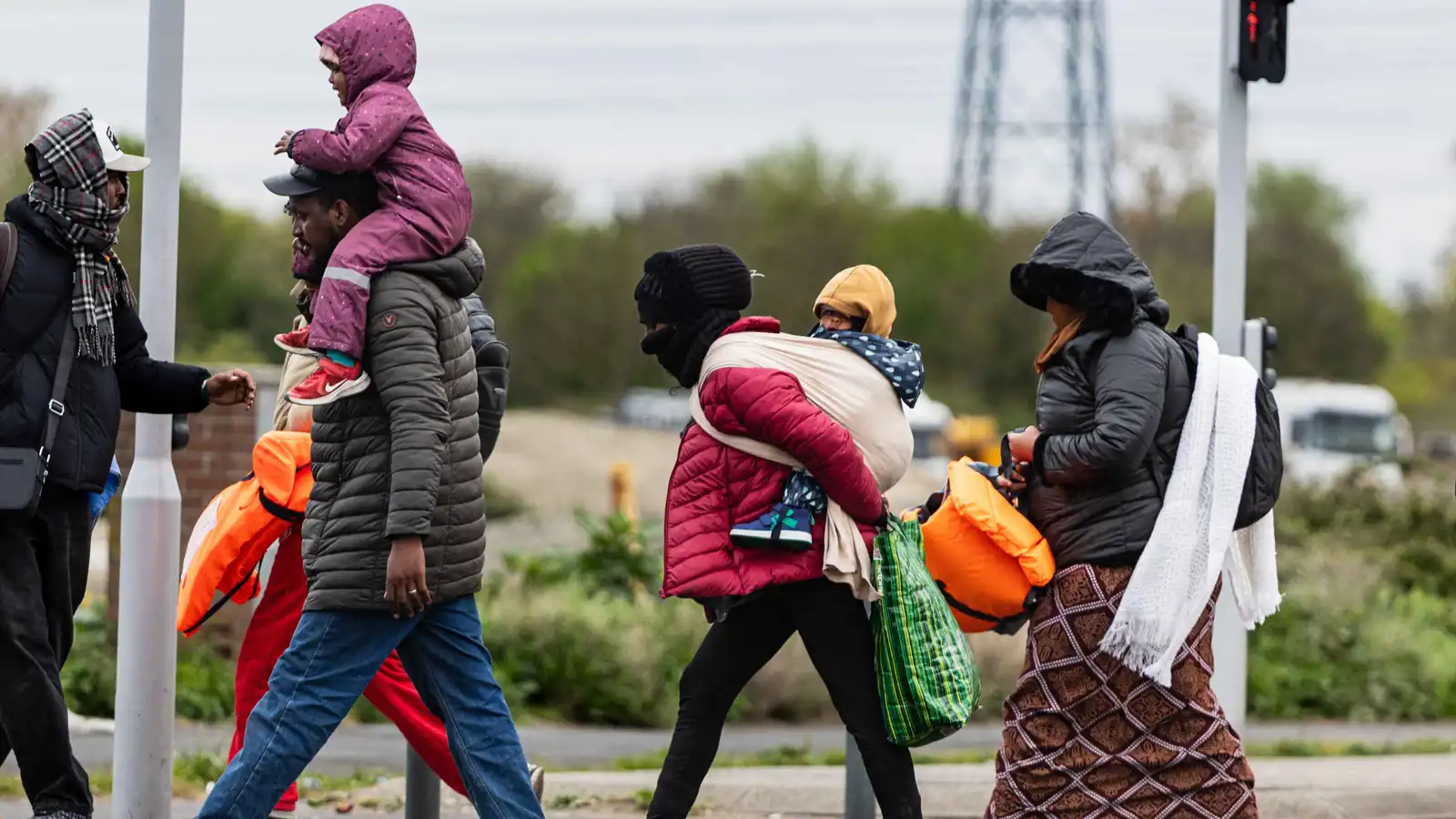 فرنسا تنقذ 119 مهاجرا خلال محاولتهم عبور قناة المانش إلى بريطانيا