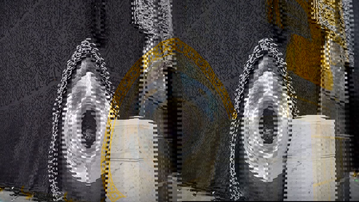 مع تعذر الوصول إليه بسبب كورونا.. السعودية تتيح رؤية الحجر الأسود عبر تقنية "VR"