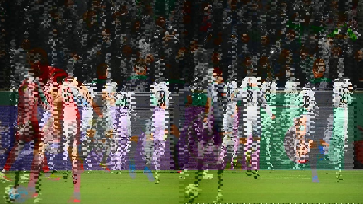 مونشنغلادباخ يسحق بايرن ميونخ بخماسية ويطيح به من كأس ألمانيا