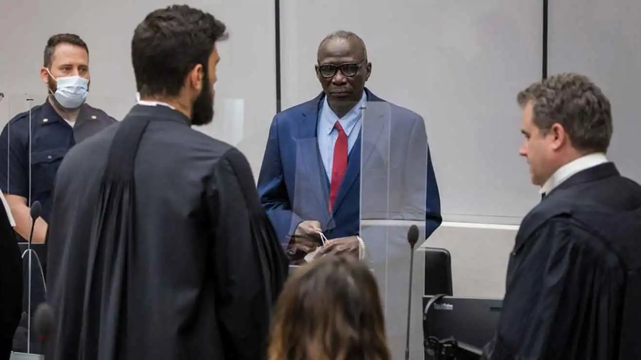 بعد إدانة كوشيب.. ملاحقة رموز نظام البشير تضيّق الخناق على البرهان