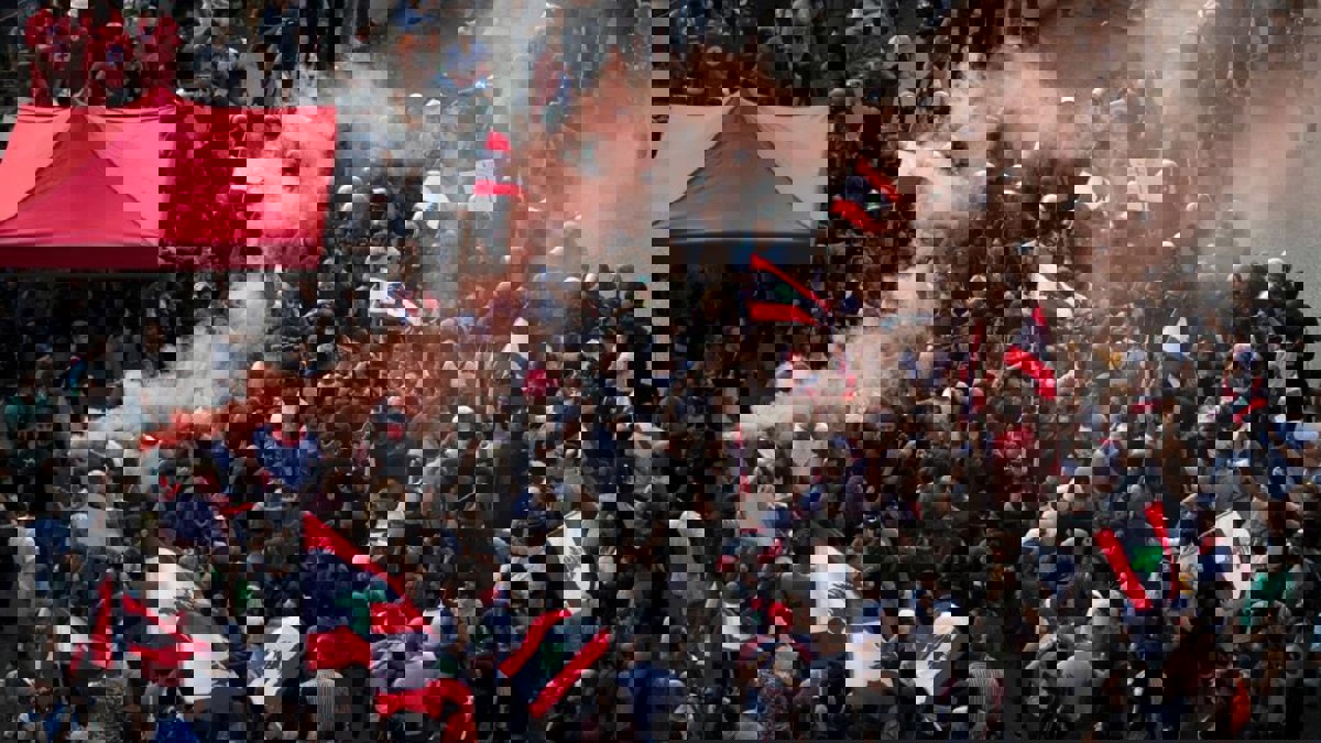 الأمن اللبناني يغلق طرقًا مؤدية لساحات التظاهر في بيروت