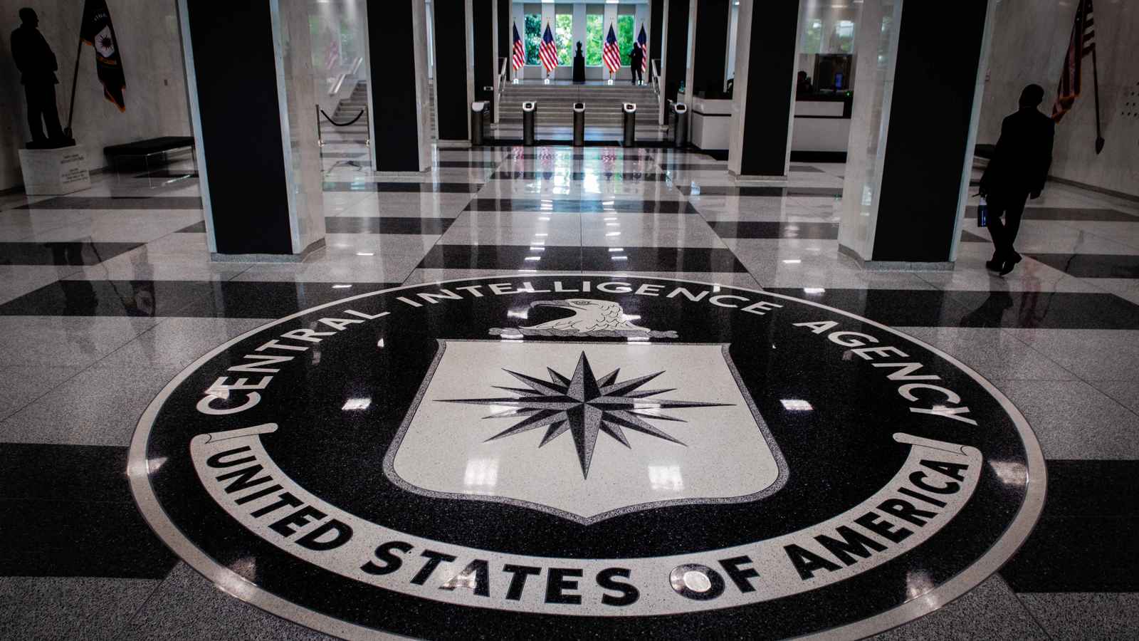 بتهمة تسريب معلومات لإيران.. السجن 3 سنوات لمحلل سابق في " CIA"