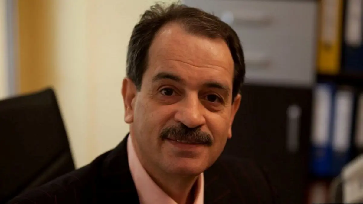 خروج زعيم حركة دينية محكوم بالإعدام من إيران إلى كندا‎