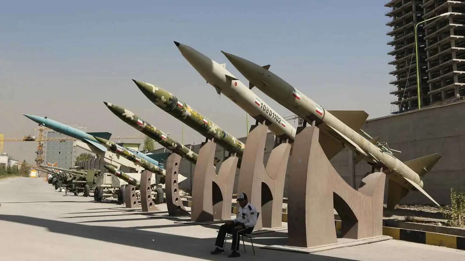 إيران تفعّل الدفاعات الجوية في أهم منطقة لإنتاج النفط في البلاد